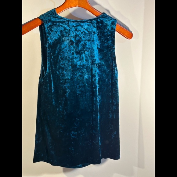 NWOT Eva Franco Blue Velvet Sleeveless Draped Neck Blouse Size 6 - Picture 4 of 13